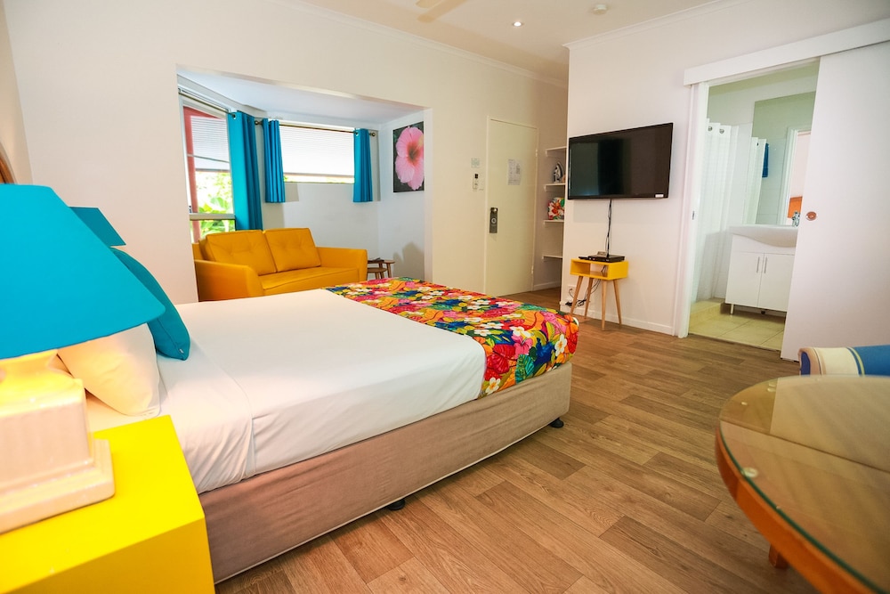 Studio, 1 Queen Bed - Photo 13