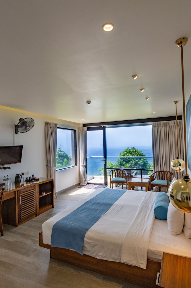 Deluxe Twin Room, Non Smoking, Partial Ocean View - Photo 10