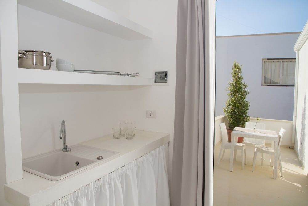 Superior Triple Room, Kitchenette photo 2