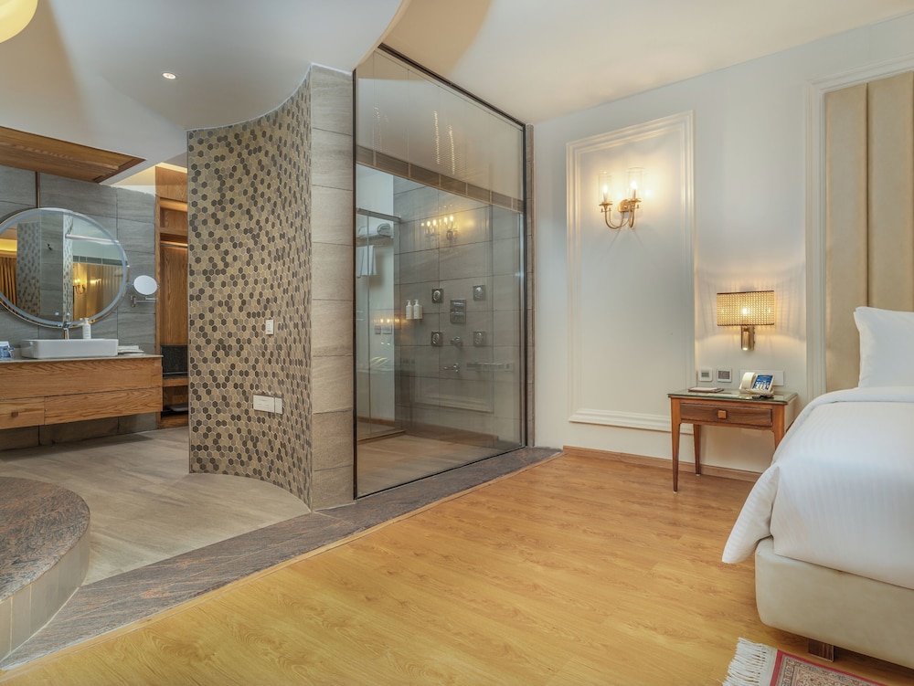 Premium Suite - Two-Bed Room Suite