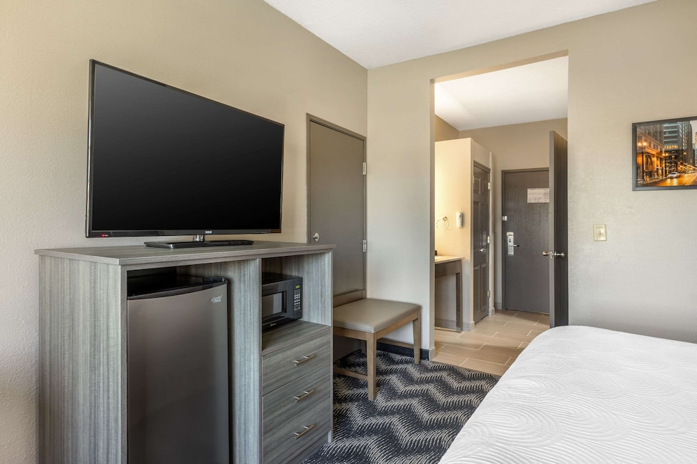 Comfort Room, 1 King Bed, Non Smoking (Accessible) - Photo 3