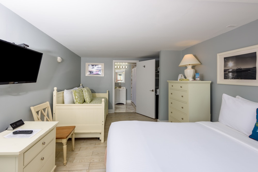 MV Surfside Hotel, Bilde 2