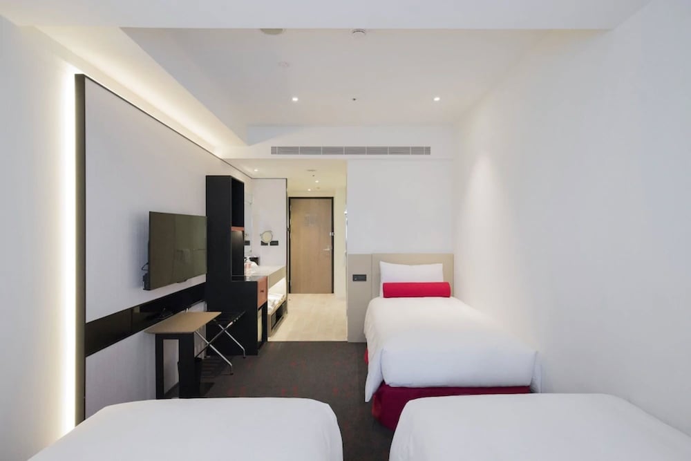 Family Room, 3 Twin Beds - Photo 6