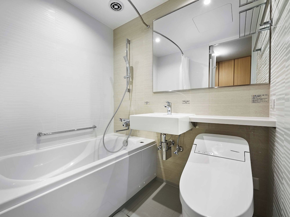 Moderate Double Room With CASTLE view and ONE queen size bed. (Non-smoking) (For 1 person) - Photo 8