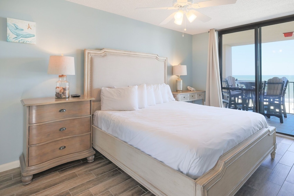 Condo, 2 Bedrooms