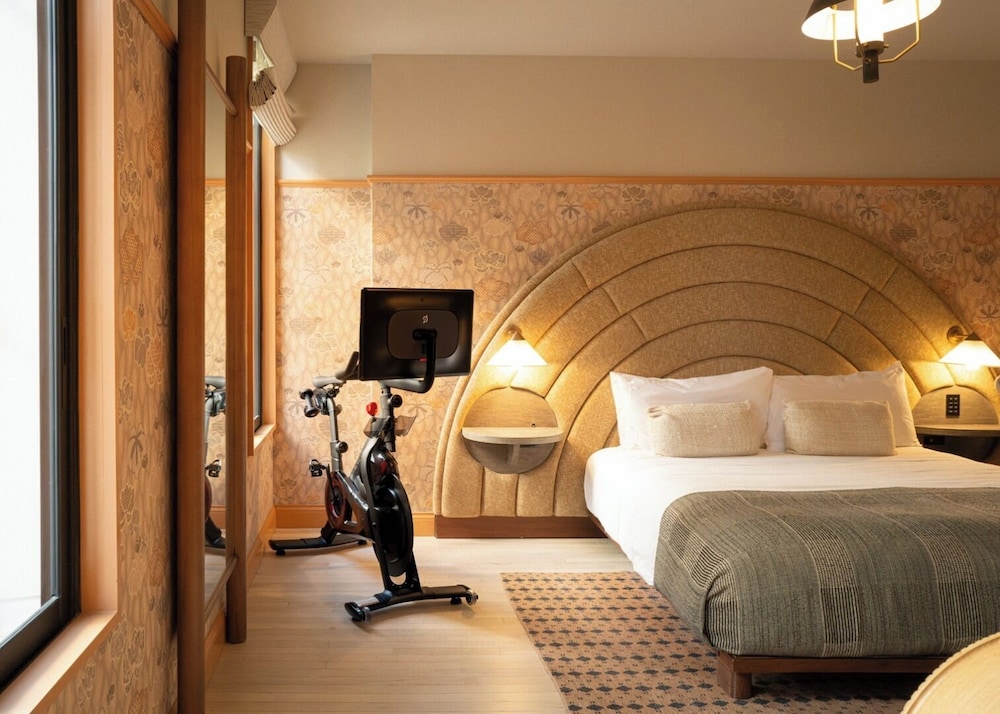 Room, 1 King Bed (Performance Wellness)