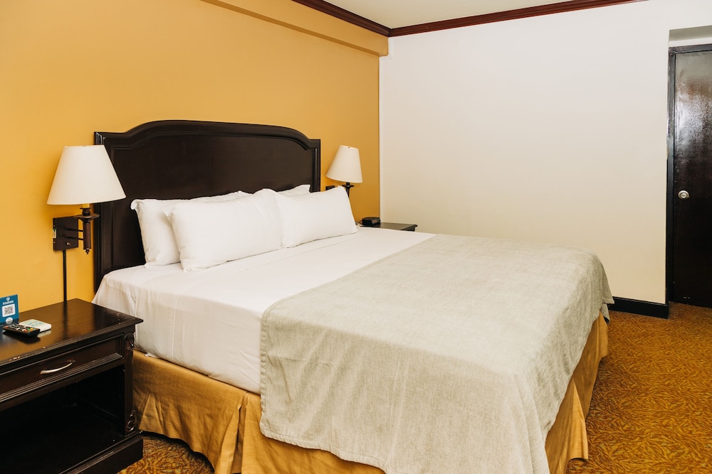 Standard Suite, 1 King Bed, Non Smoking