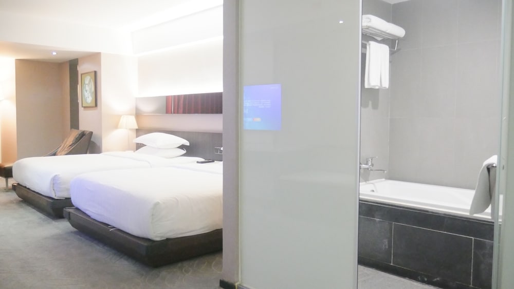 Family Quadruple Room, 2 Queen Beds photo 2