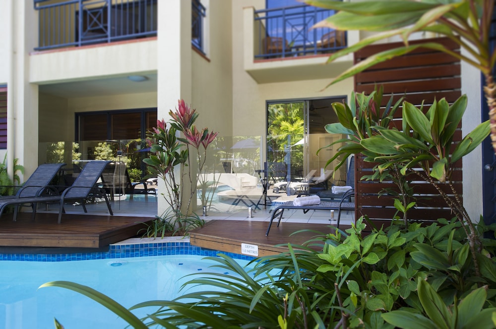 Studio Pool Entry - Photo 15
