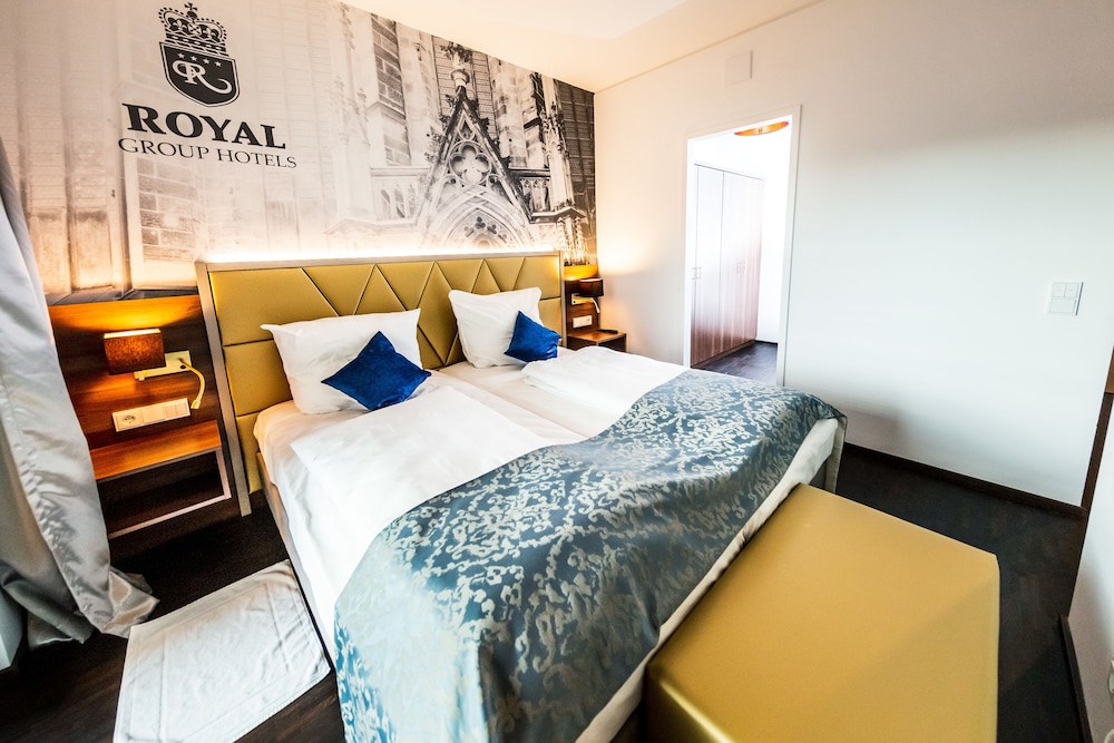 Standard Room, 1 Double Bed, Balcony (Living Room;with Sofabed) - Photo 4