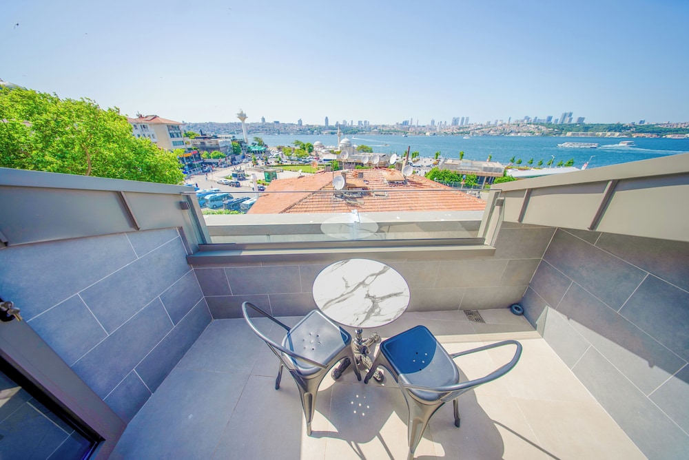 Exclusive Room, 1 Queen Bed, Balcony, Sea View photo 3