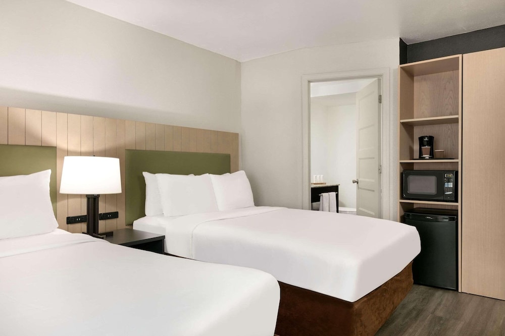 Room, 2 Double Beds, Non Smoking - Photo 2