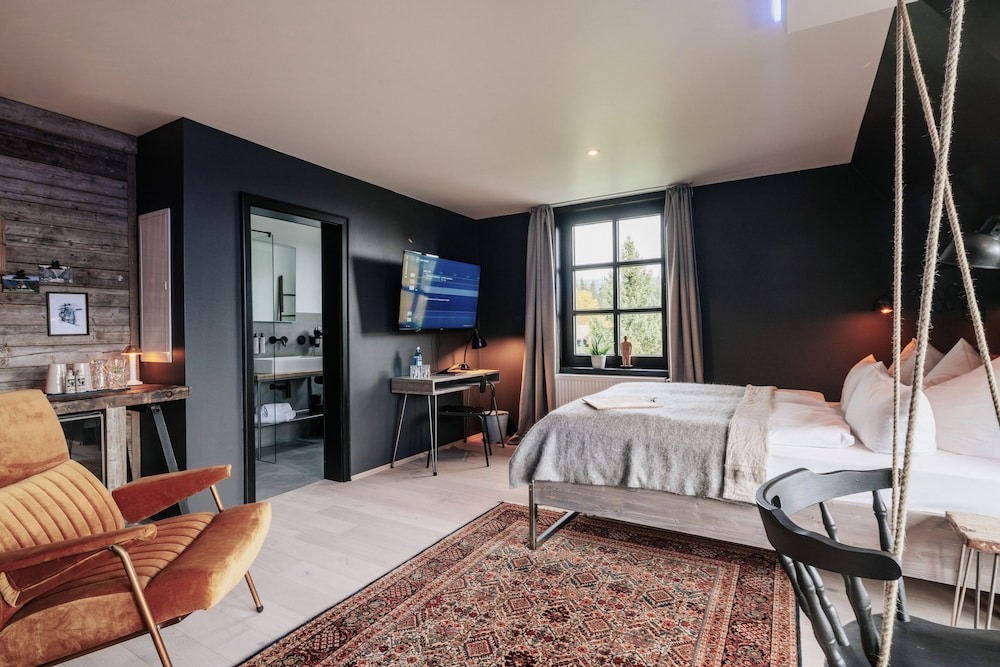 Design Double Room, Bathtub, Valley View photo 3