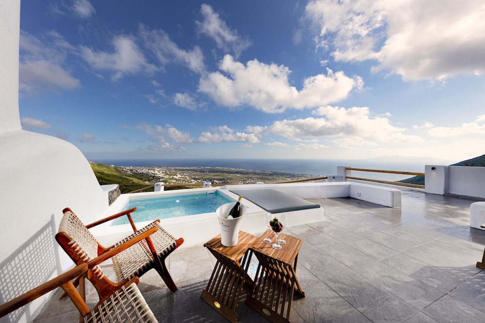 Panoramic Studio Suite, 1 King Bed, Jetted Tub, Sea View