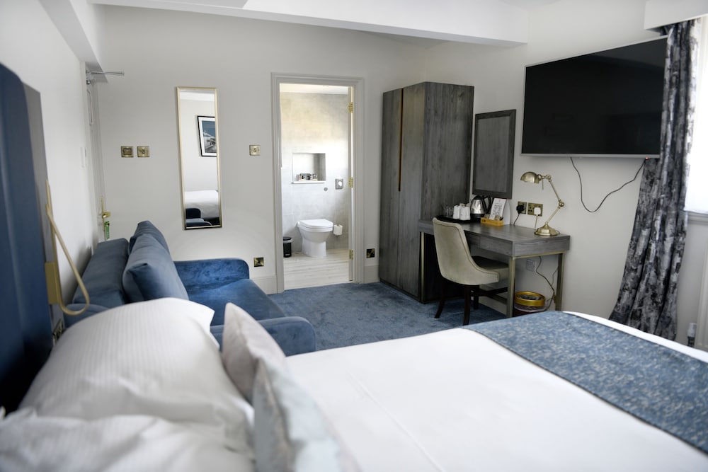 Room, 1 Double Bed with Sofa bed - Photo 1