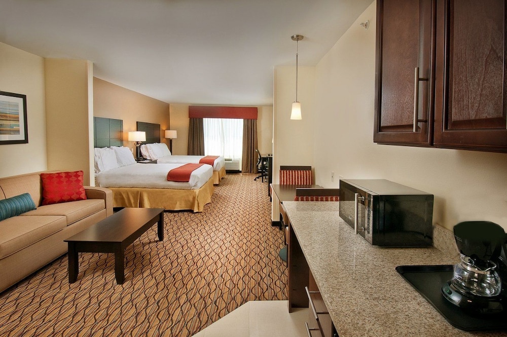 Suite, Multiple Beds - Photo 2