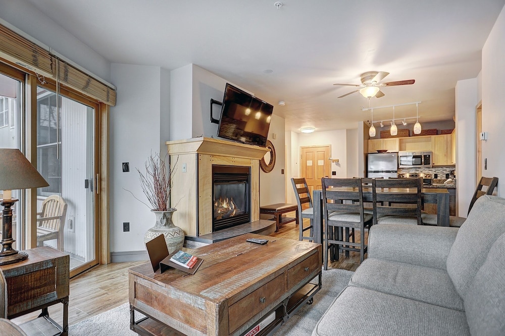 Condo, 2 Bedrooms