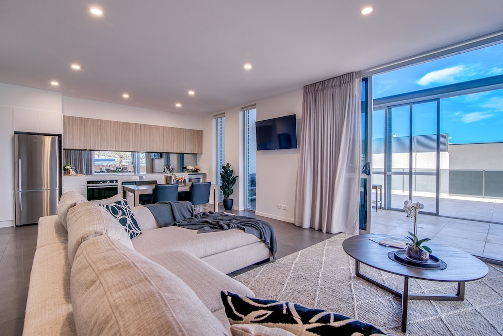 One Bedroom Penthouse Apartment photo 2