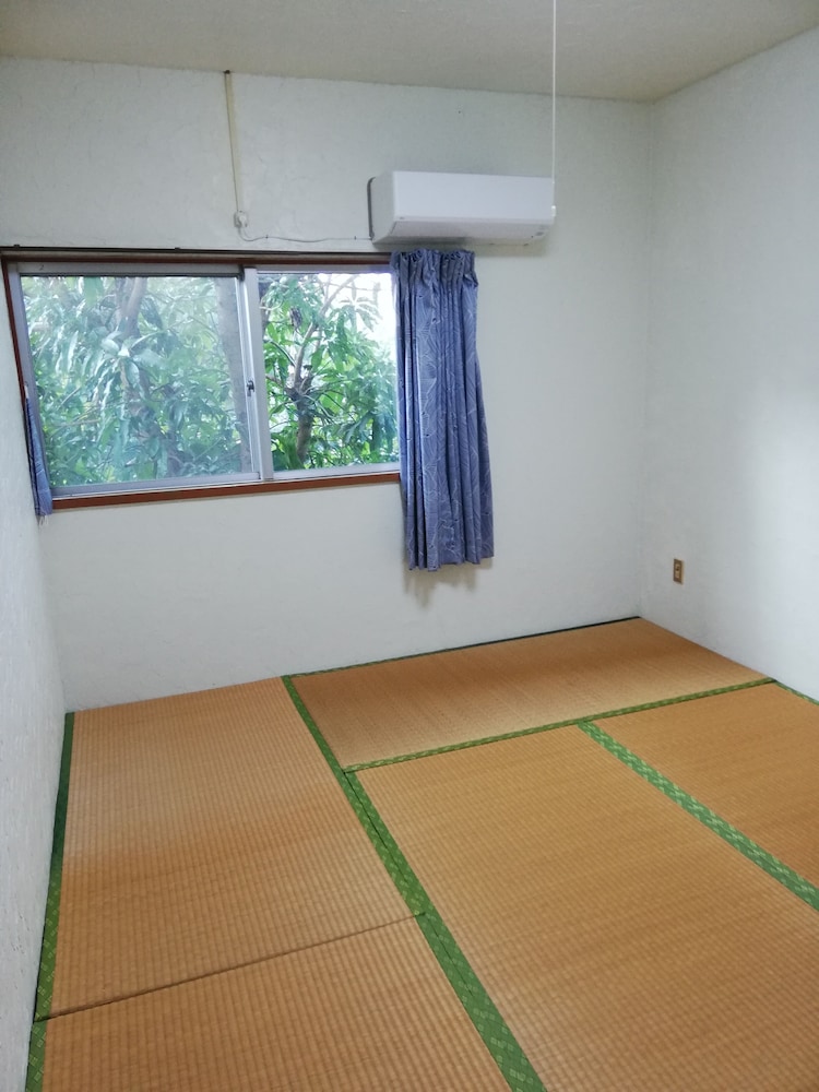 Japanese Style Room For 1 Guests, Shared Bathroom photo 2
