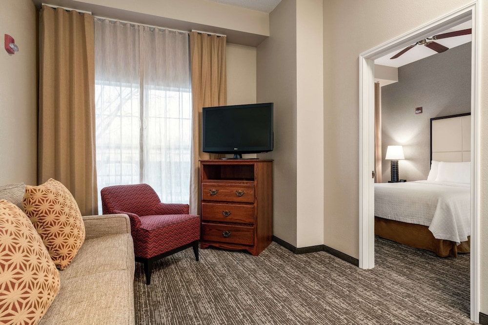 2-Bedroom Suite, Mobility Accessible - Photo 3