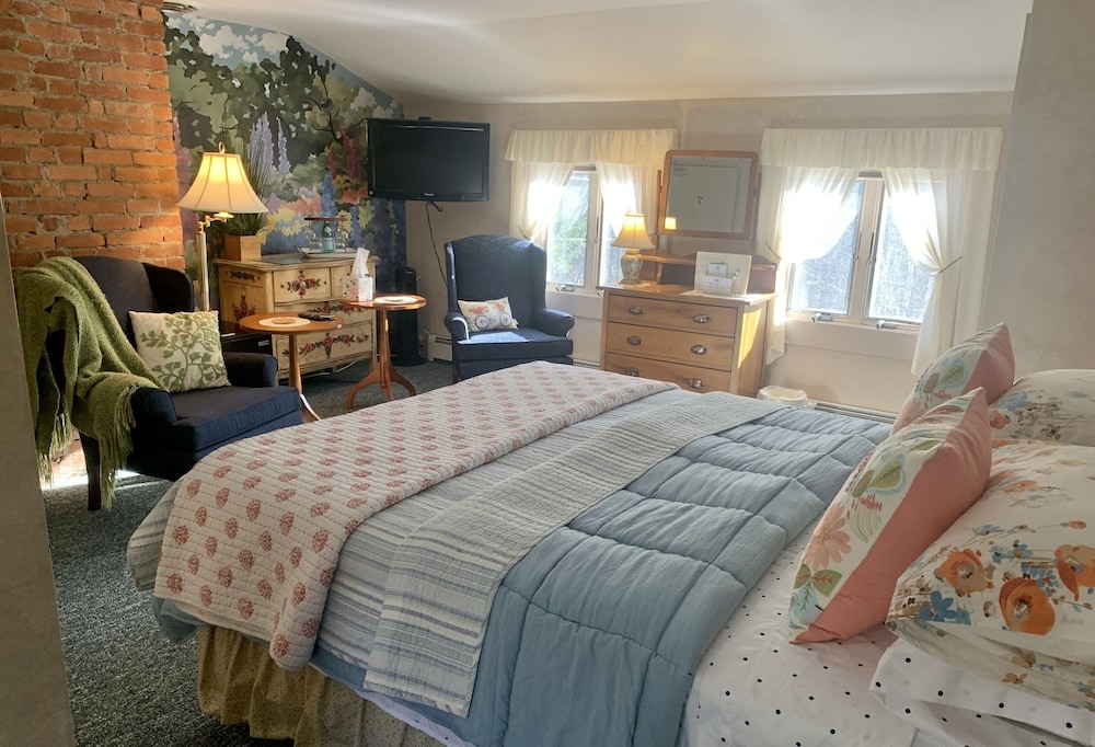 Deluxe Double Room, Ensuite, Mountain View (Room 7) photo 3