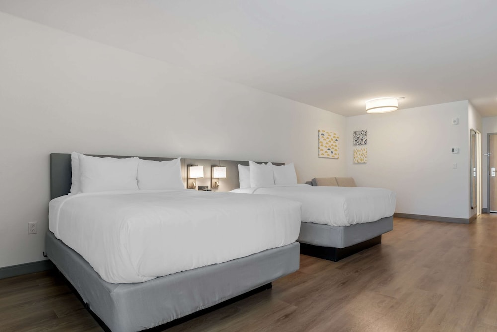 Suite, Multiple Beds, Non Smoking - Photo 1