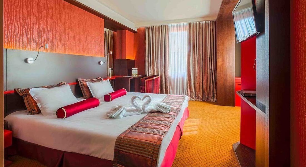 Deluxe Junior Suite photo 2