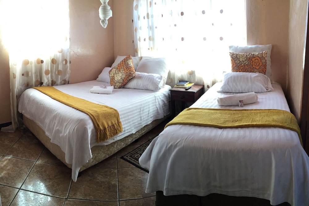 Economy Twin Room photo 1