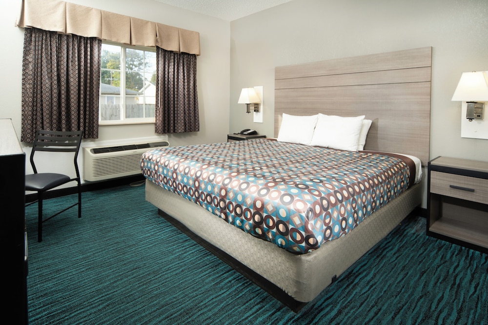 Standard Room, 1 King Bed photo 1
