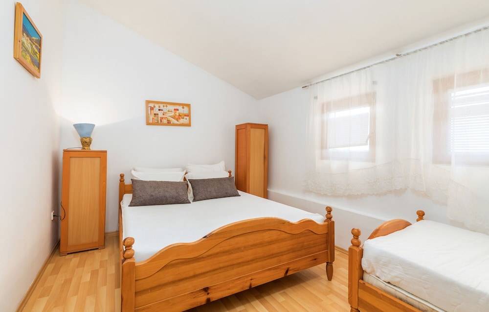 Apartment, 1 Bedroom (709/1650)