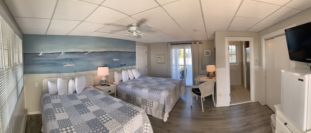 Traditional Double Room, Private Bathroom, Partial Sea View (Pocasset-1st Floor)