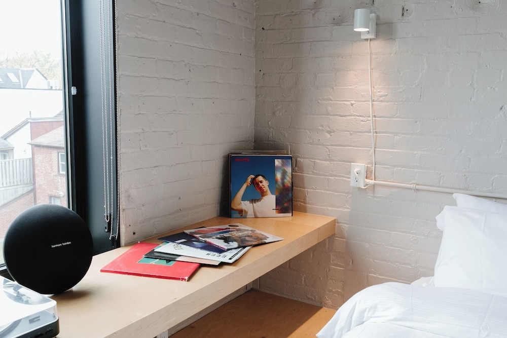 Design Studio Suite, 1 King Bed - Photo 4