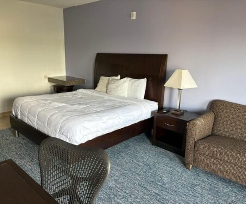 Room (King Bed with Kitchenette) photo 2