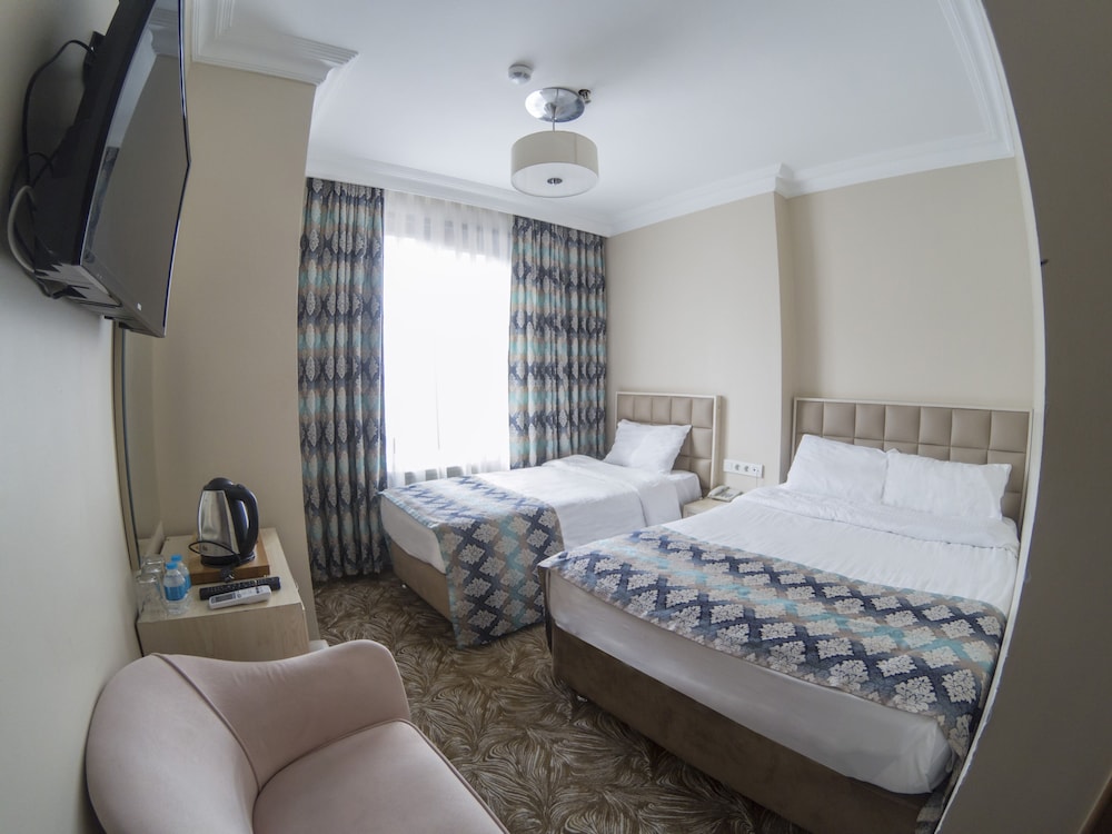 Classic Triple Room, 1 Bedroom photo 2