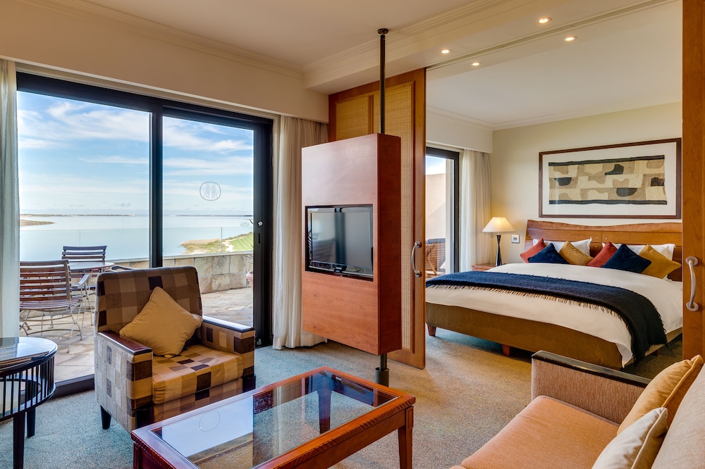 Deluxe King Suite with Garden View - Photo 2