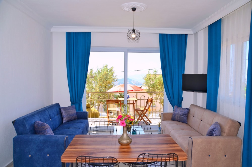 Standard Suite, 1 Bedroom, Garden View, Ground Floor photo 3