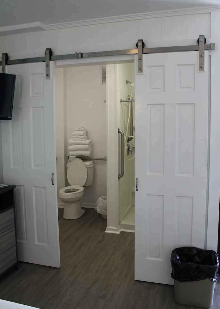 Standard Handicap-Accessible photo 2