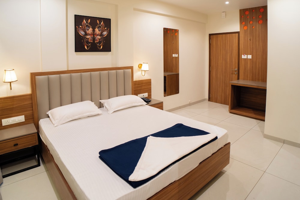 Deluxe Room - Photo 9