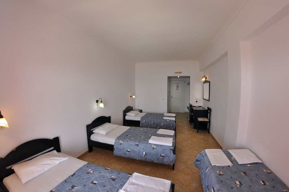 Quadruple Room, Partial Sea View - Photo 6