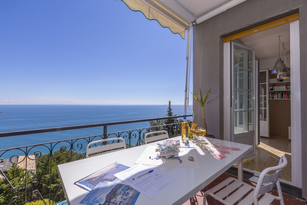 Family Apartment, Multiple Bedrooms (La Casa al Sole - beautiful sea view) photo 2