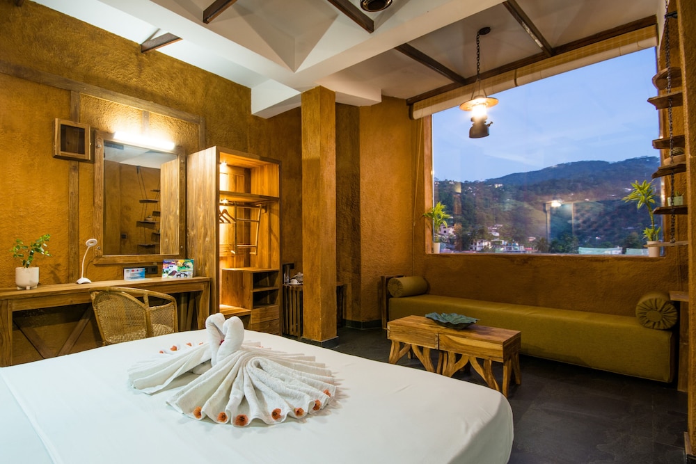 Oriental Fusioned King Room with Mountain View photo 3