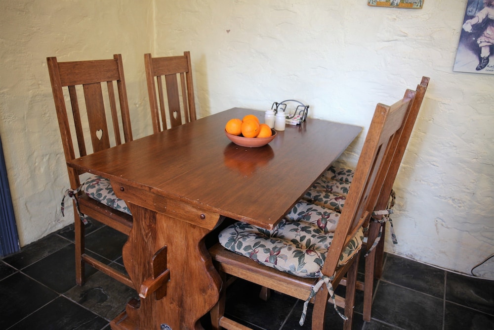 Classic Cottage, 2 Bedrooms, Garden View, Garden Area photo 3