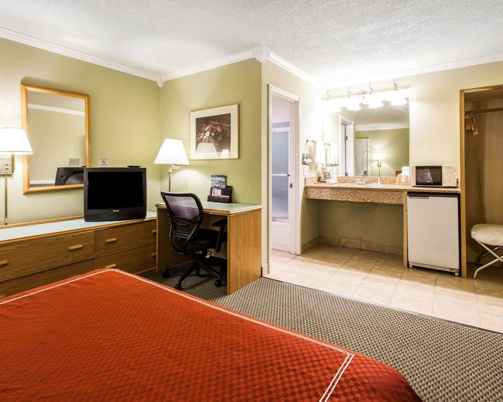 Standard Room, 1 Queen Bed, Non Smoking