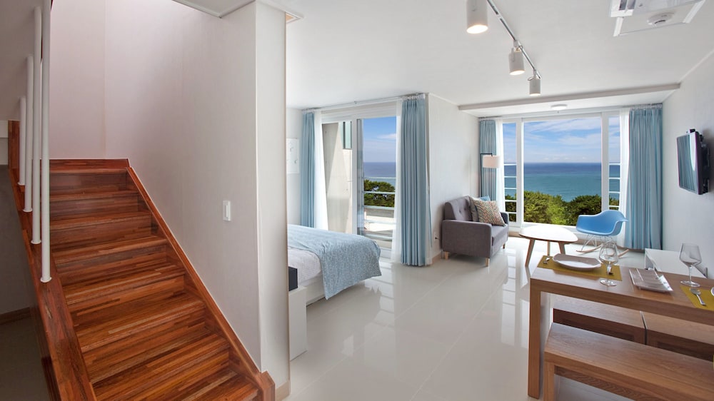 Villa, Jetted Tub