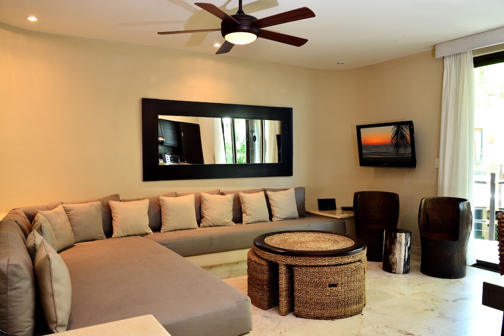 Deluxe Penthouse, 3 Bedrooms, Partial Ocean View - Photo 19
