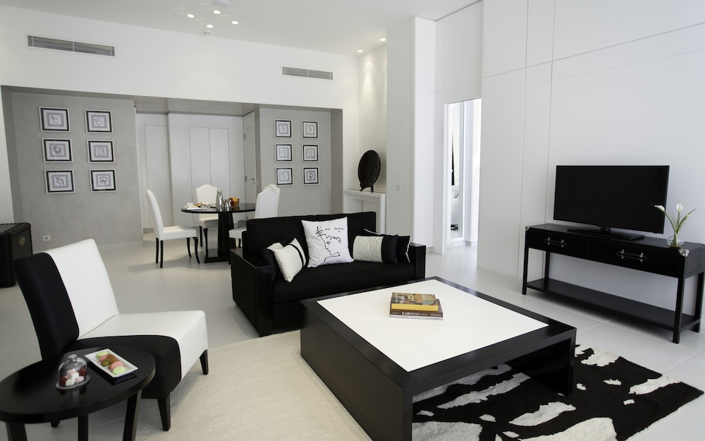 Legend Suite, ground floor photo 2