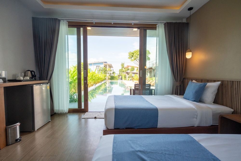 Deluxe Twin Room, Poolside