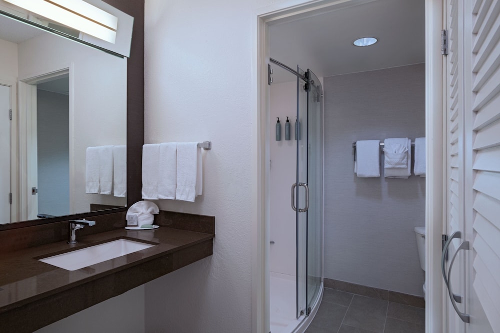 Room, 2 Double Beds - Photo 4