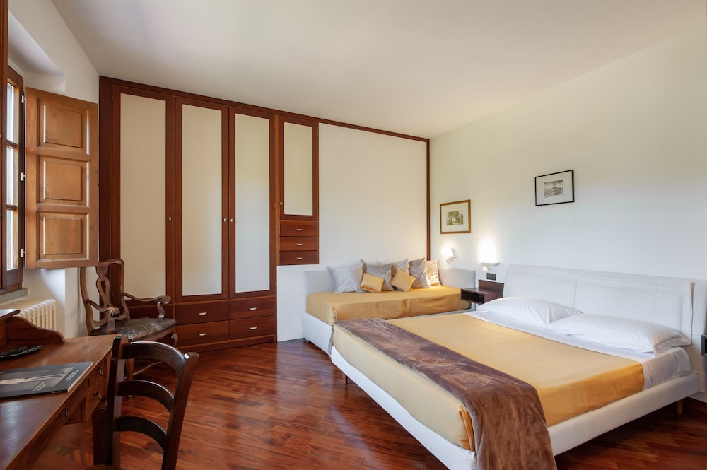 Room, 1 King Bed, Pool View photo 2