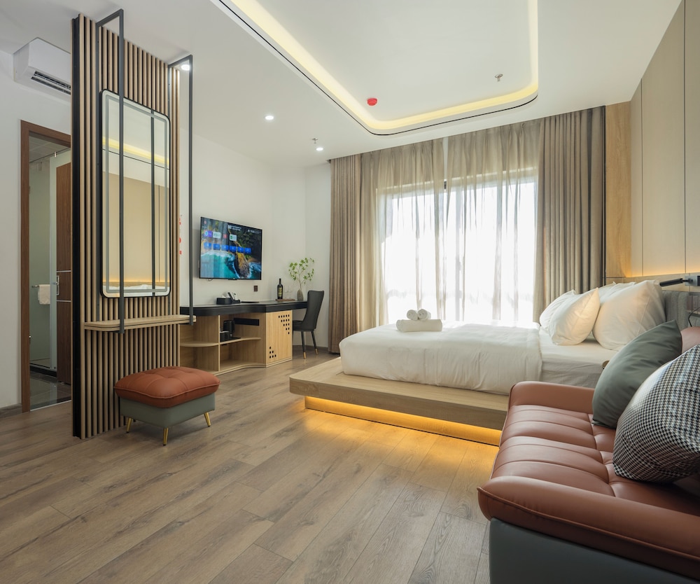 Deluxe Suite, Balcony, City View
